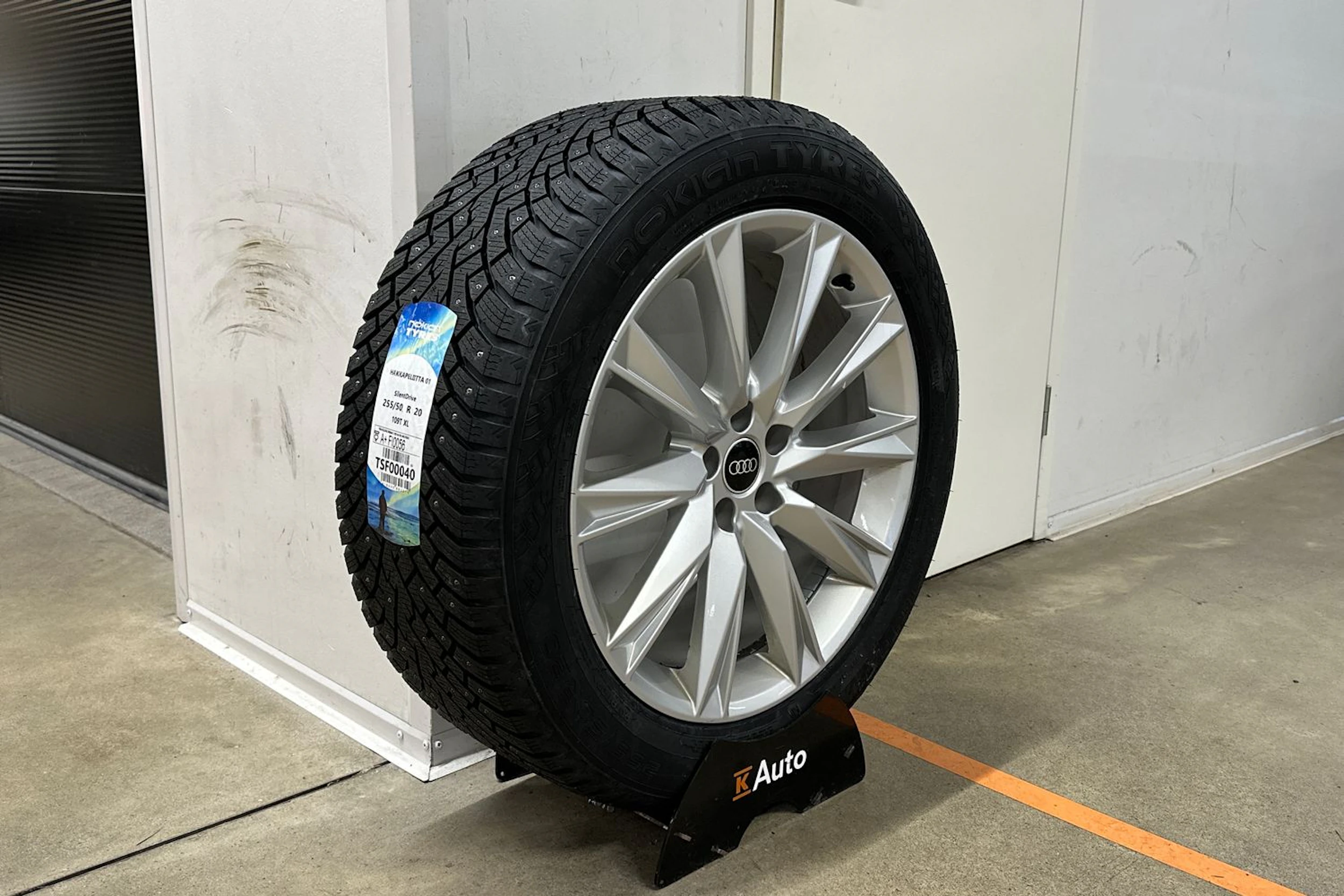 musta Audi Q8 e-tron 2024 kuva 10.