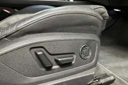 musta Audi Q8 e-tron 2024 kuva 12.