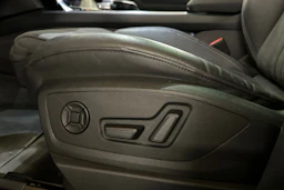musta Audi Q8 e-tron 2024 kuva 15.