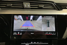 musta Audi Q8 e-tron 2024 kuva 19.