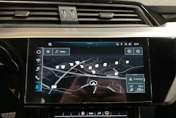 musta Audi Q8 e-tron 2024 kuva 21.