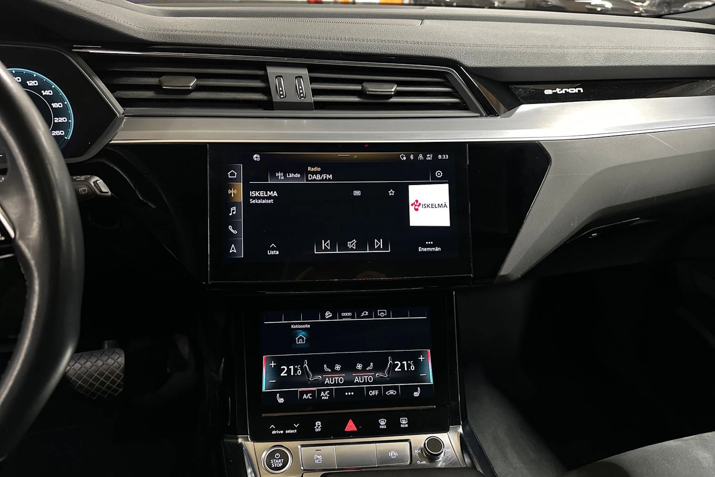musta Audi Q8 e-tron 2024 kuva 23.