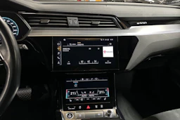musta Audi Q8 e-tron 2024 kuva 23.