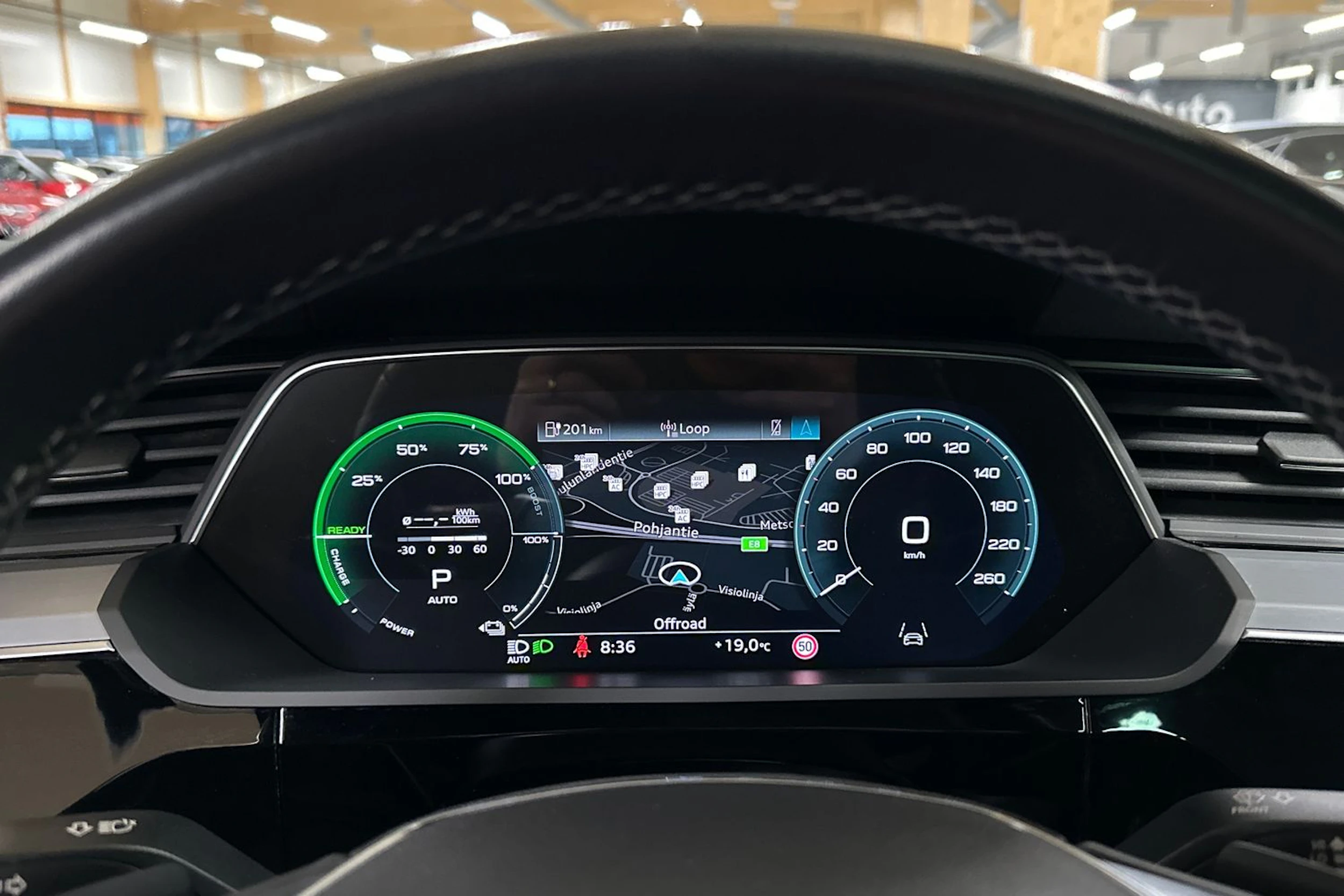 musta Audi Q8 e-tron 2024 kuva 26.