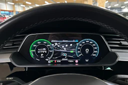 musta Audi Q8 e-tron 2024 kuva 26.