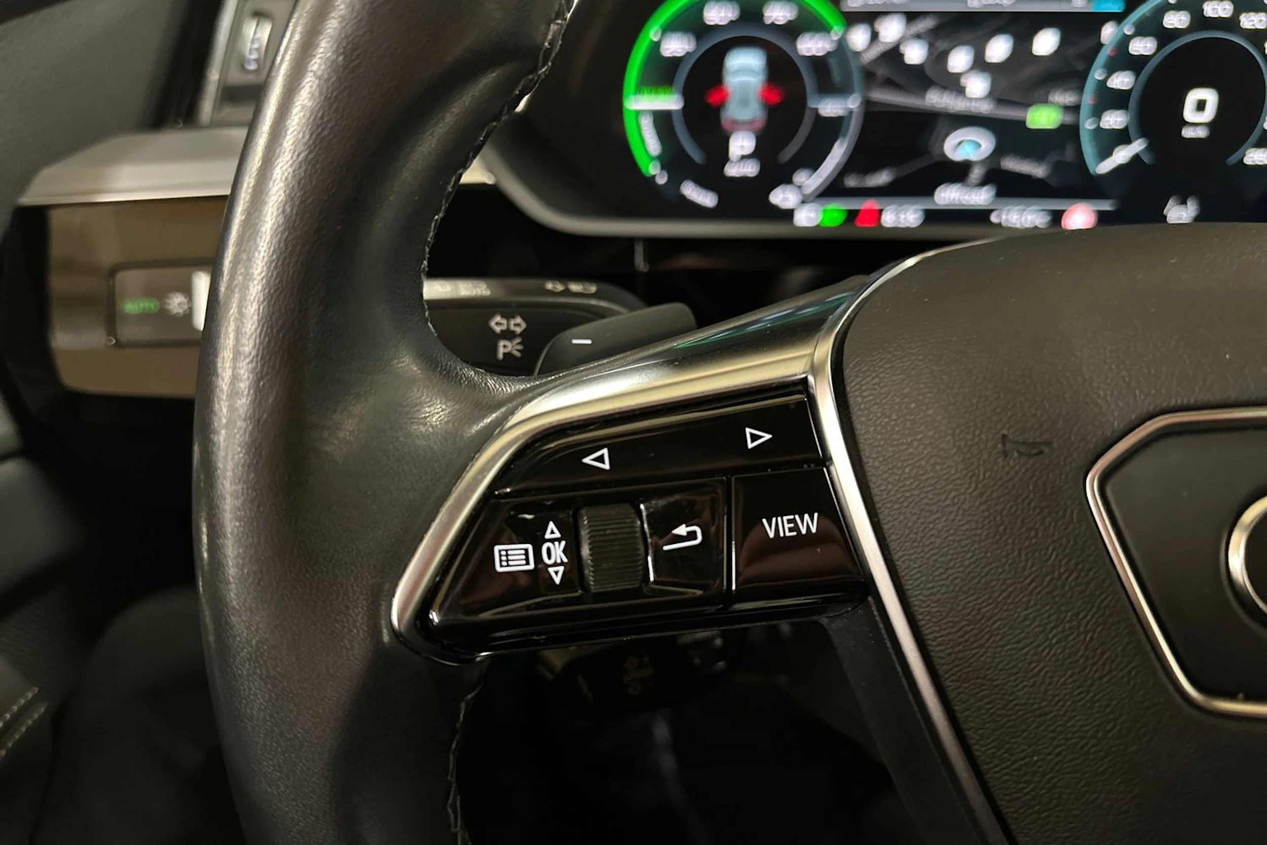 musta Audi Q8 e-tron 2024 kuva 28.
