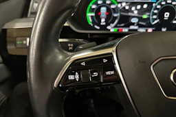 musta Audi Q8 e-tron 2024 kuva 28.