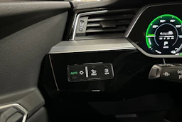 musta Audi Q8 e-tron 2024 kuva 30.