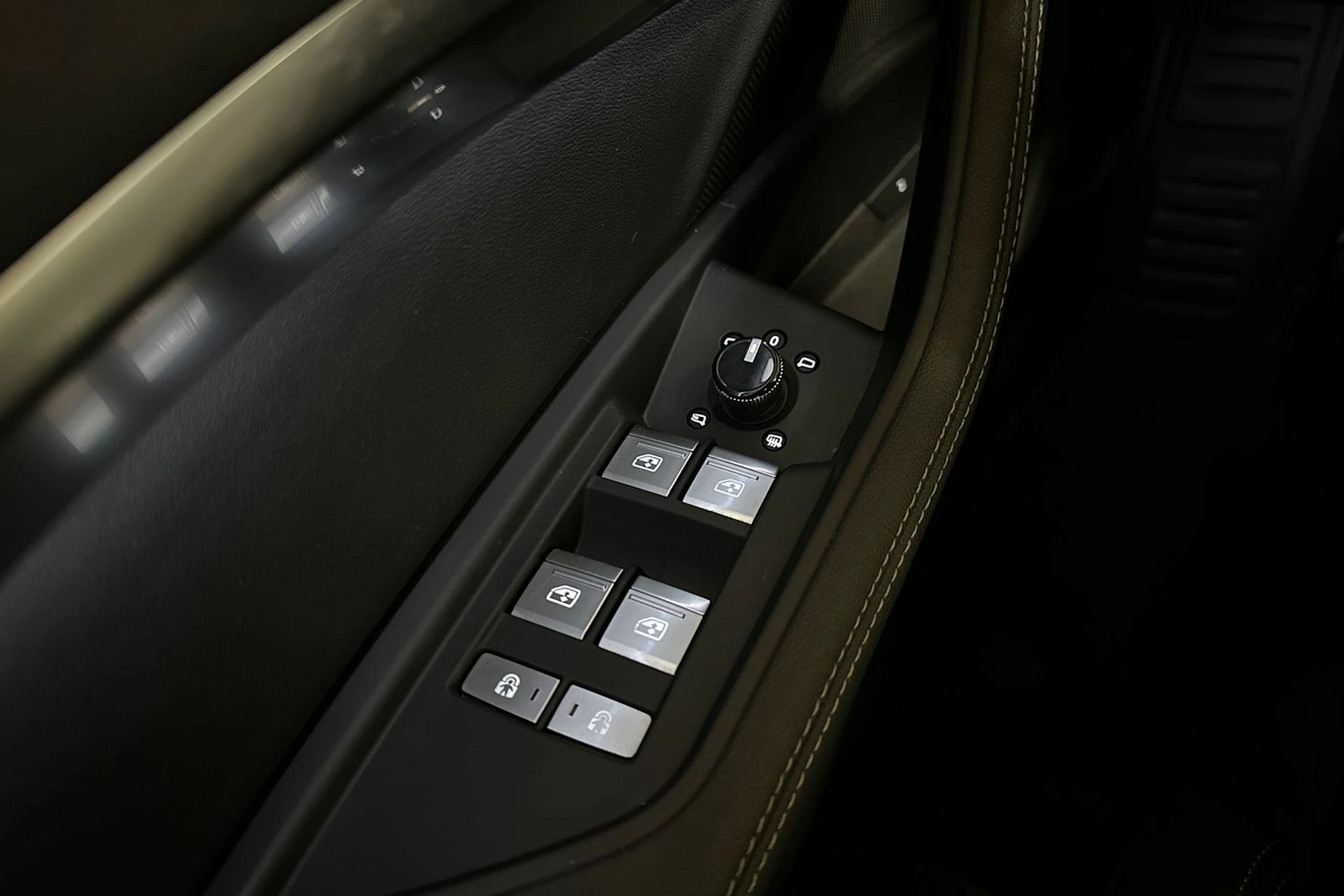 musta Audi Q8 e-tron 2024 kuva 32.