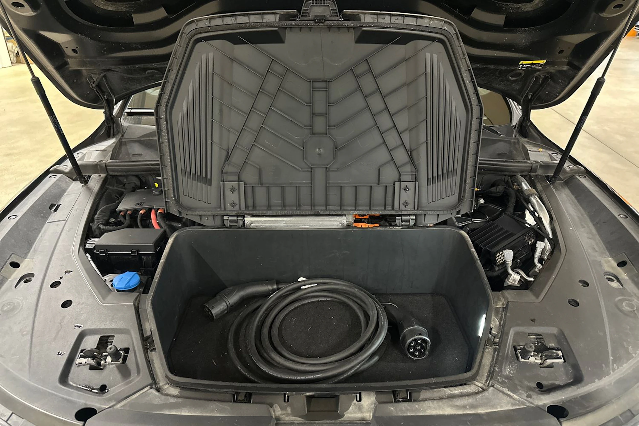 musta Audi Q8 e-tron 2024 kuva 33.