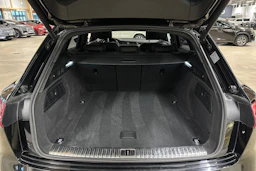musta Audi Q8 e-tron 2024 kuva 34.