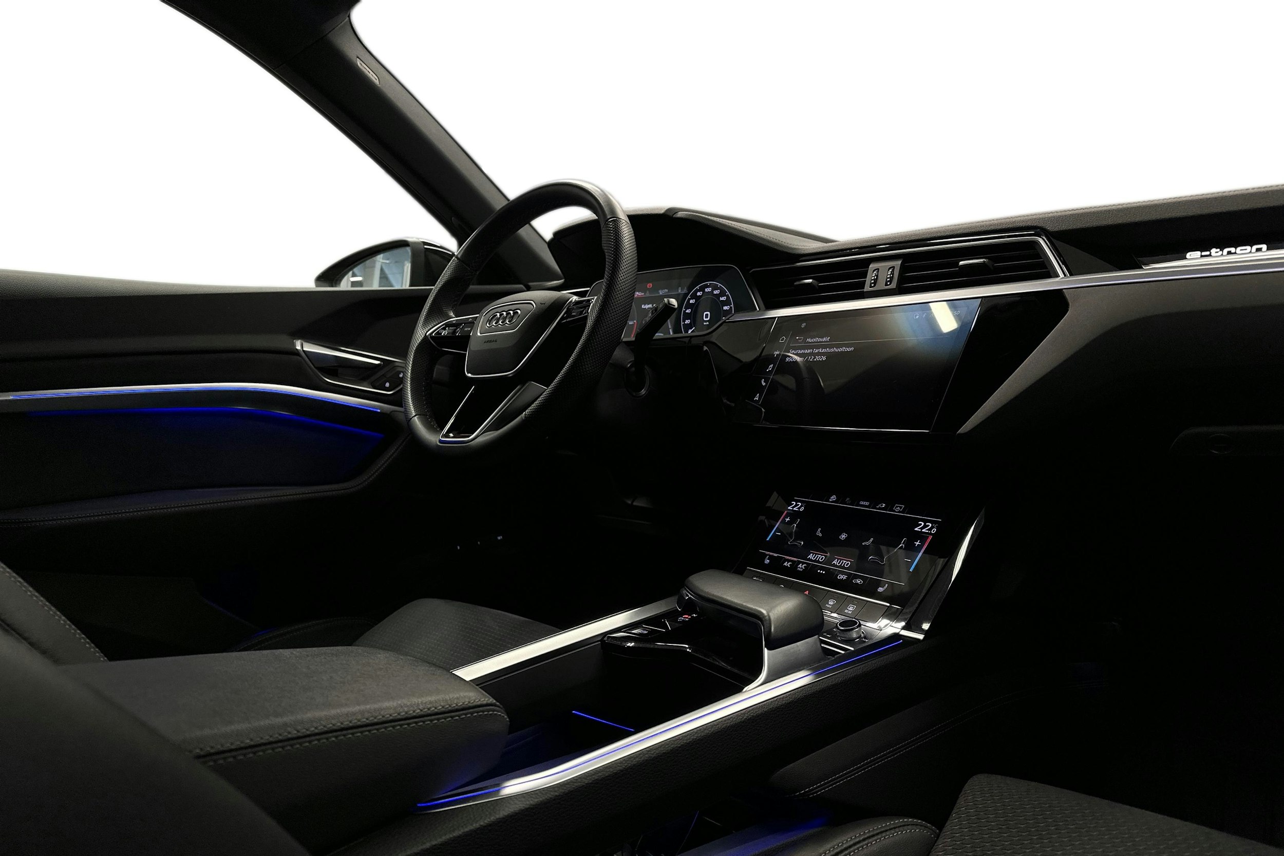 musta Audi Q8 e-tron 2024 kuva 9.