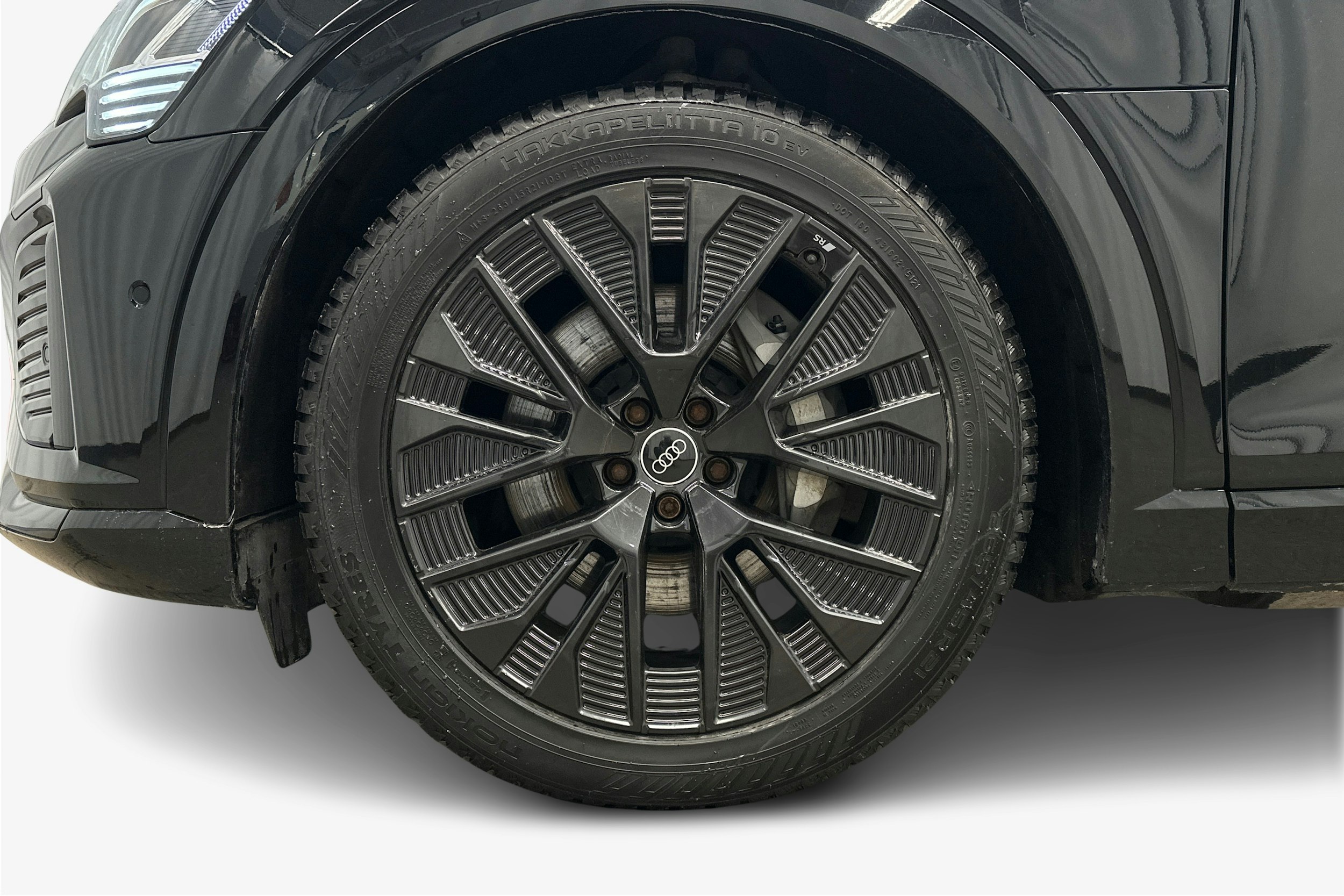 musta Audi Q8 e-tron 2024 kuva 11.