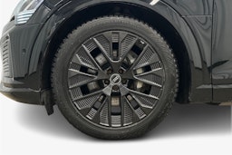 musta Audi Q8 e-tron 2024 kuva 11.