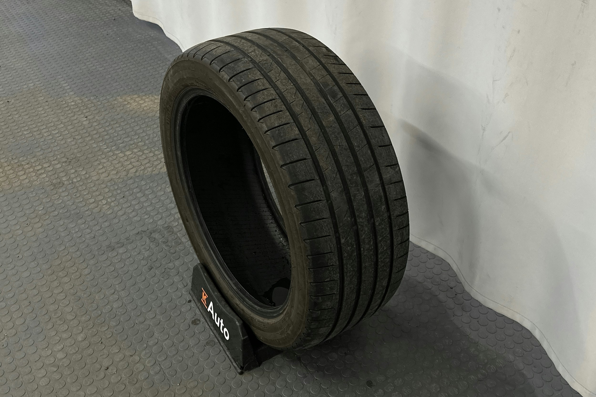 musta Audi Q8 e-tron 2024 kuva 13.