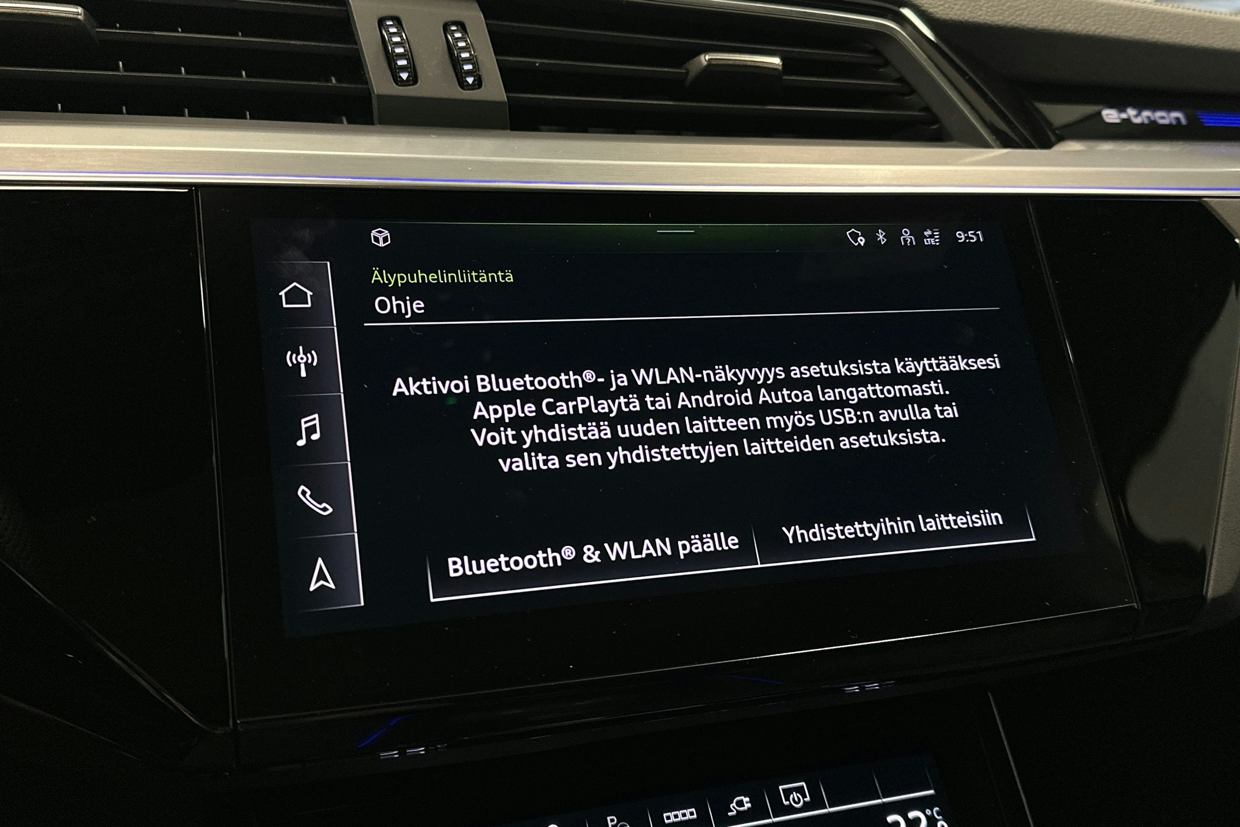 musta Audi Q8 e-tron 2024 kuva 19.