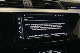 musta Audi Q8 e-tron 2024 kuva 19.