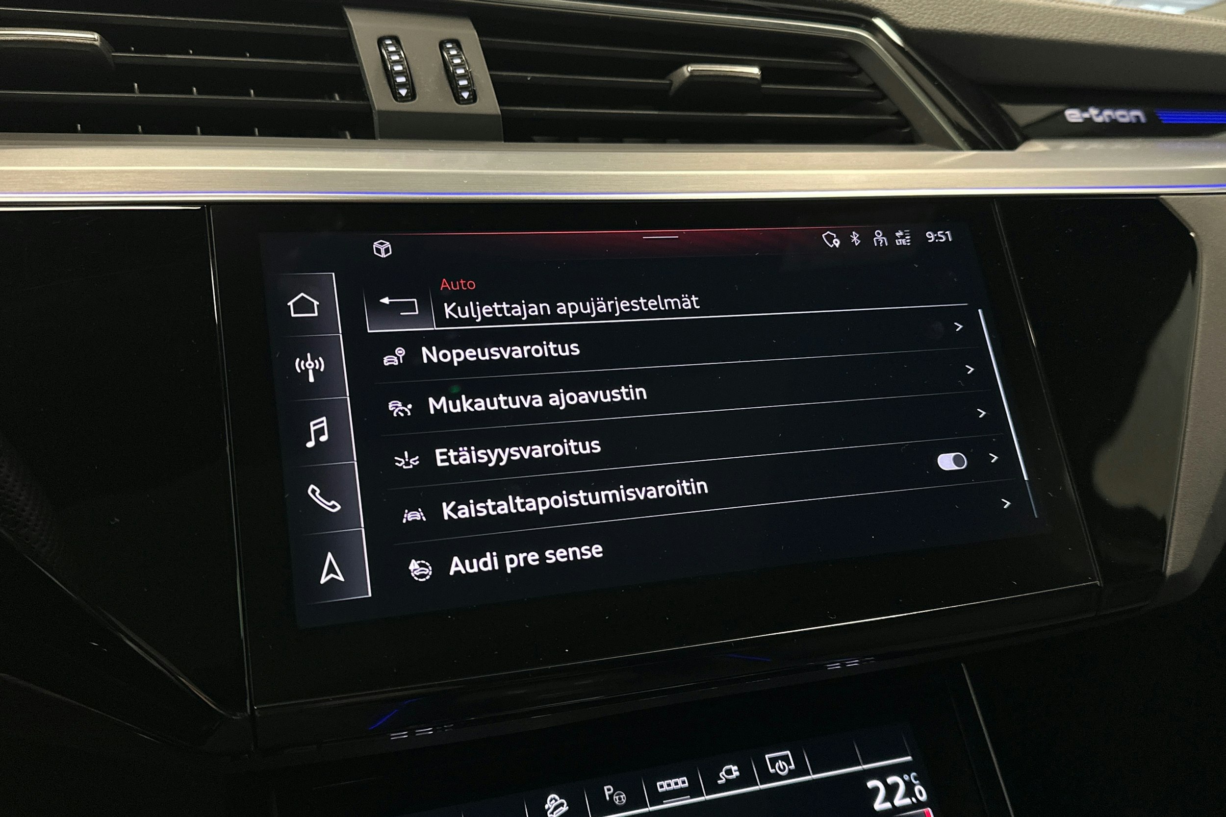 musta Audi Q8 e-tron 2024 kuva 20.