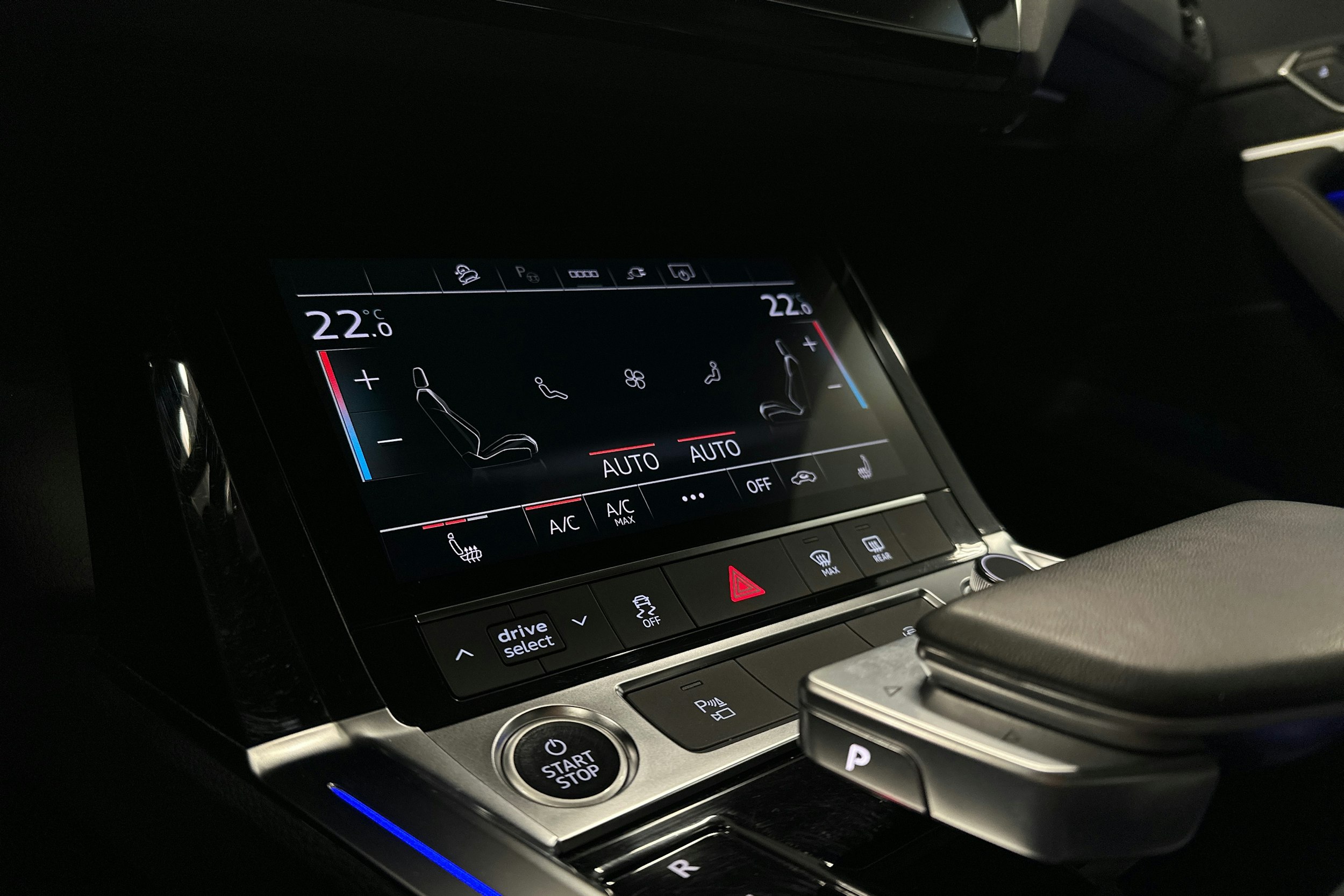 musta Audi Q8 e-tron 2024 kuva 24.