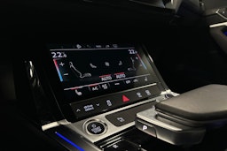 musta Audi Q8 e-tron 2024 kuva 24.