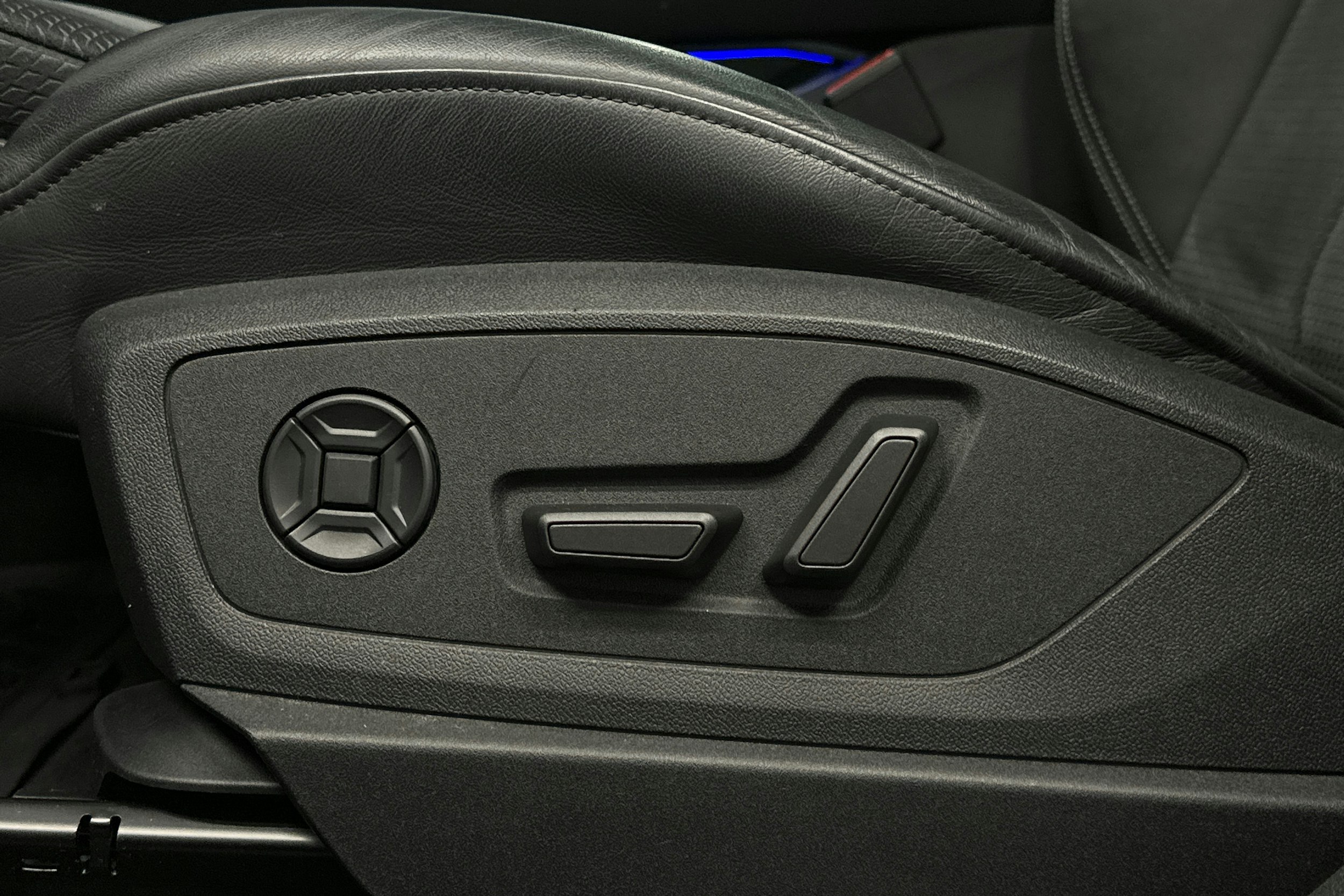 musta Audi Q8 e-tron 2024 kuva 26.