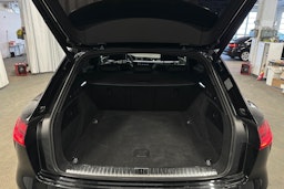 musta Audi Q8 e-tron 2024 kuva 27.