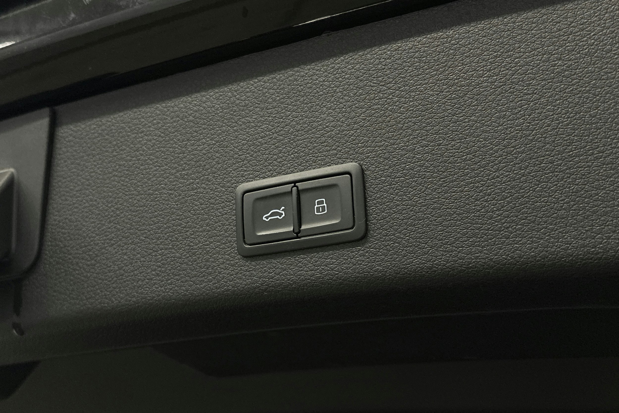 musta Audi Q8 e-tron 2024 kuva 28.