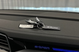 musta Audi Q8 e-tron 2024 kuva 29.