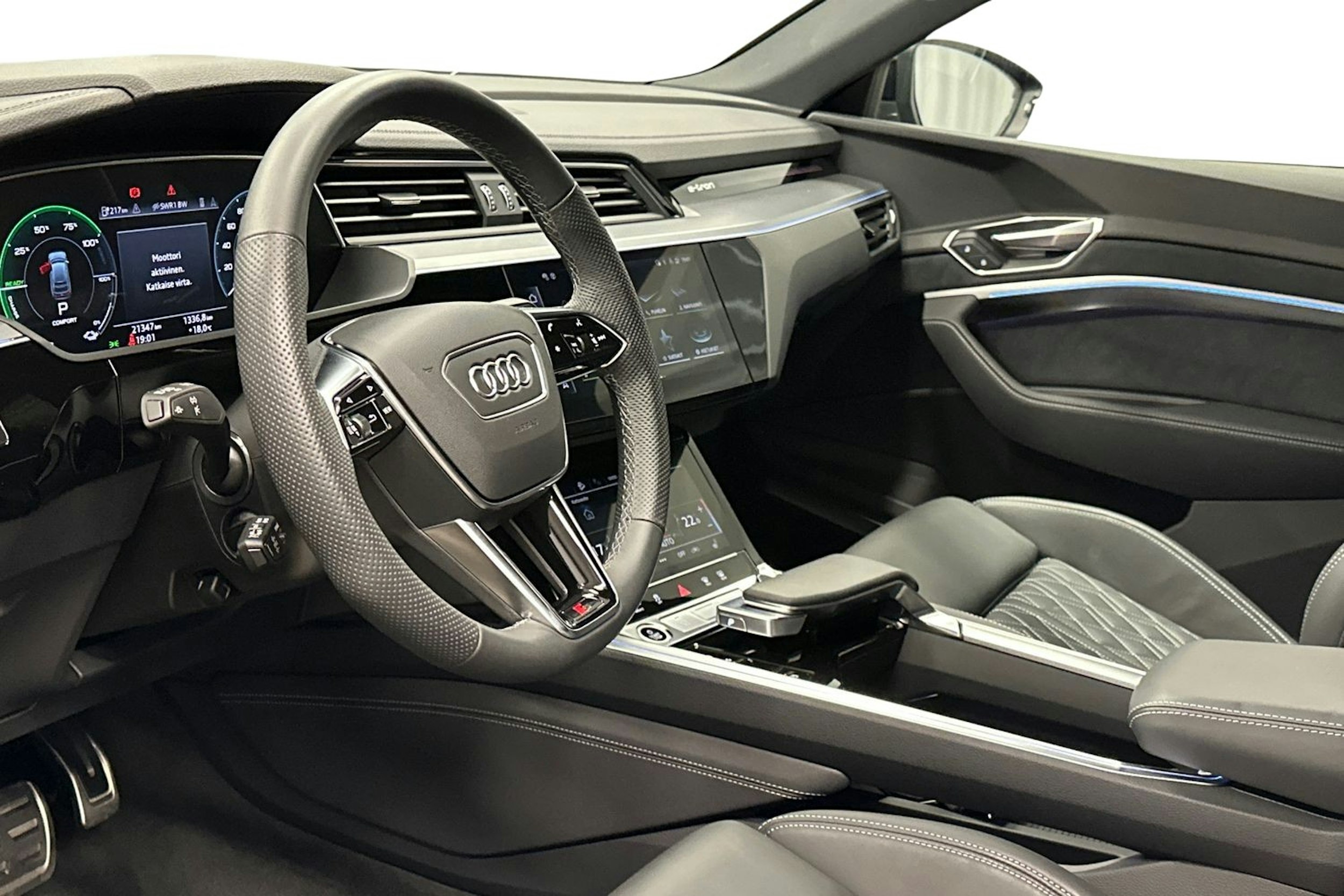 harmaa Audi Q8 e-tron 2023 kuva 6.