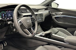 harmaa Audi Q8 e-tron 2023 kuva 6.