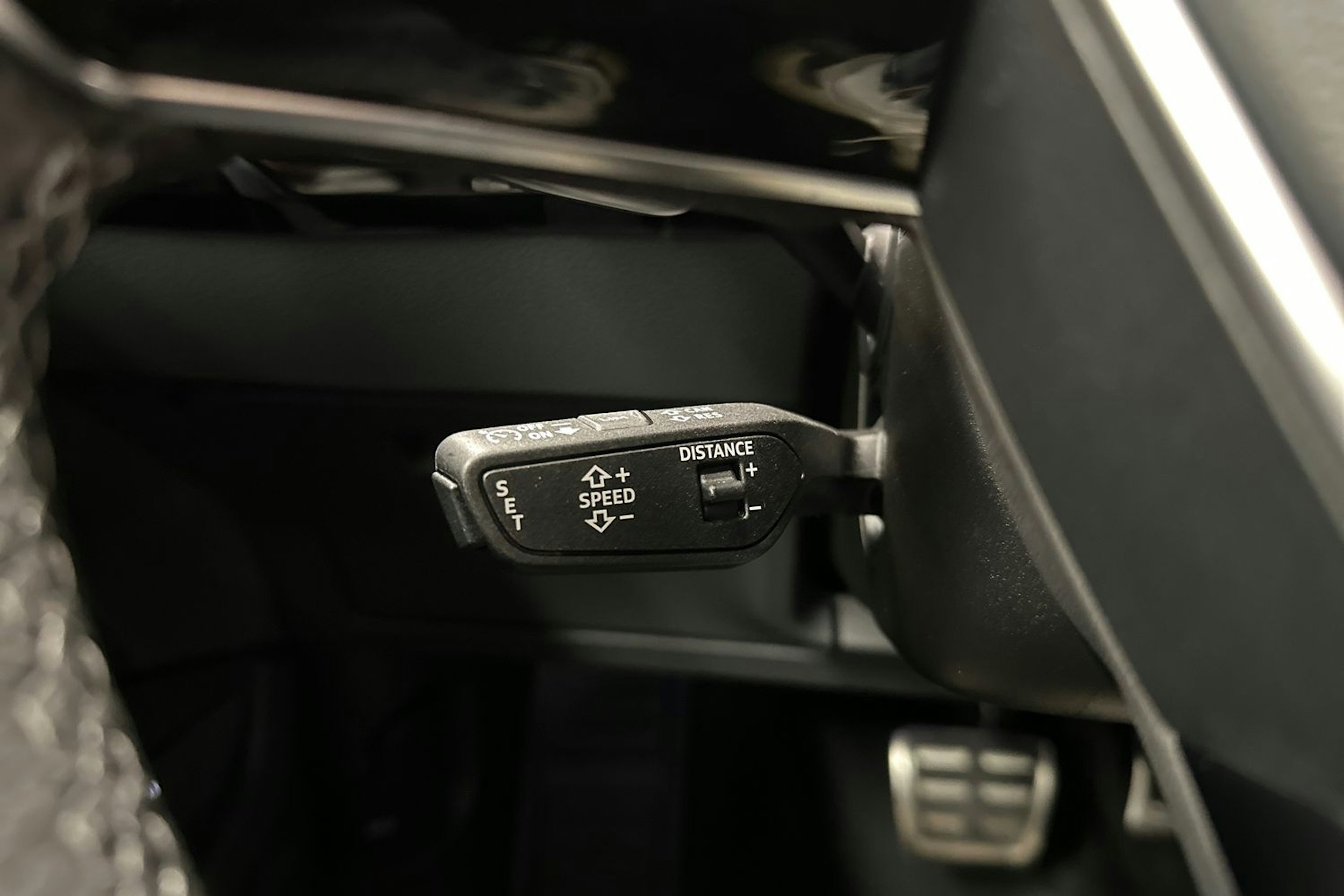 harmaa Audi Q8 e-tron 2023 kuva 14.
