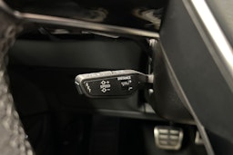 harmaa Audi Q8 e-tron 2023 kuva 14.