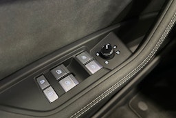 harmaa Audi Q8 e-tron 2023 kuva 16.
