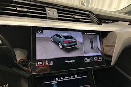harmaa Audi Q8 e-tron 2023 kuva 18.