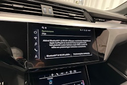 harmaa Audi Q8 e-tron 2023 kuva 19.
