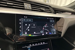harmaa Audi Q8 e-tron 2023 kuva 20.