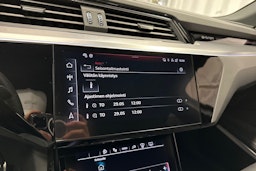 harmaa Audi Q8 e-tron 2023 kuva 23.