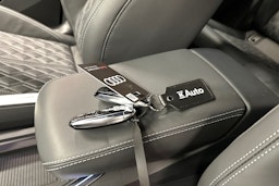 harmaa Audi Q8 e-tron 2023 kuva 35.