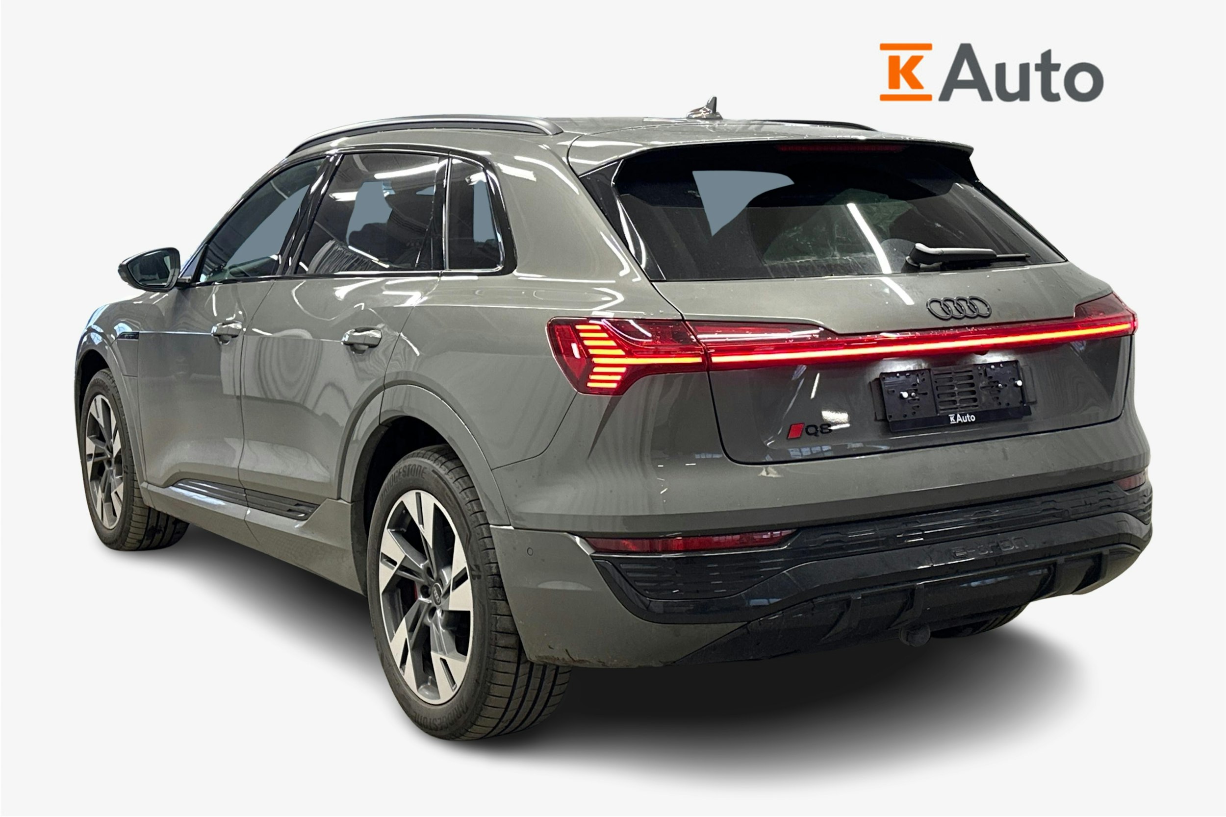 harmaa Audi Q8 e-tron 2024 kuva 2.