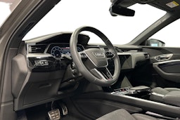 harmaa Audi Q8 e-tron 2024 kuva 3.