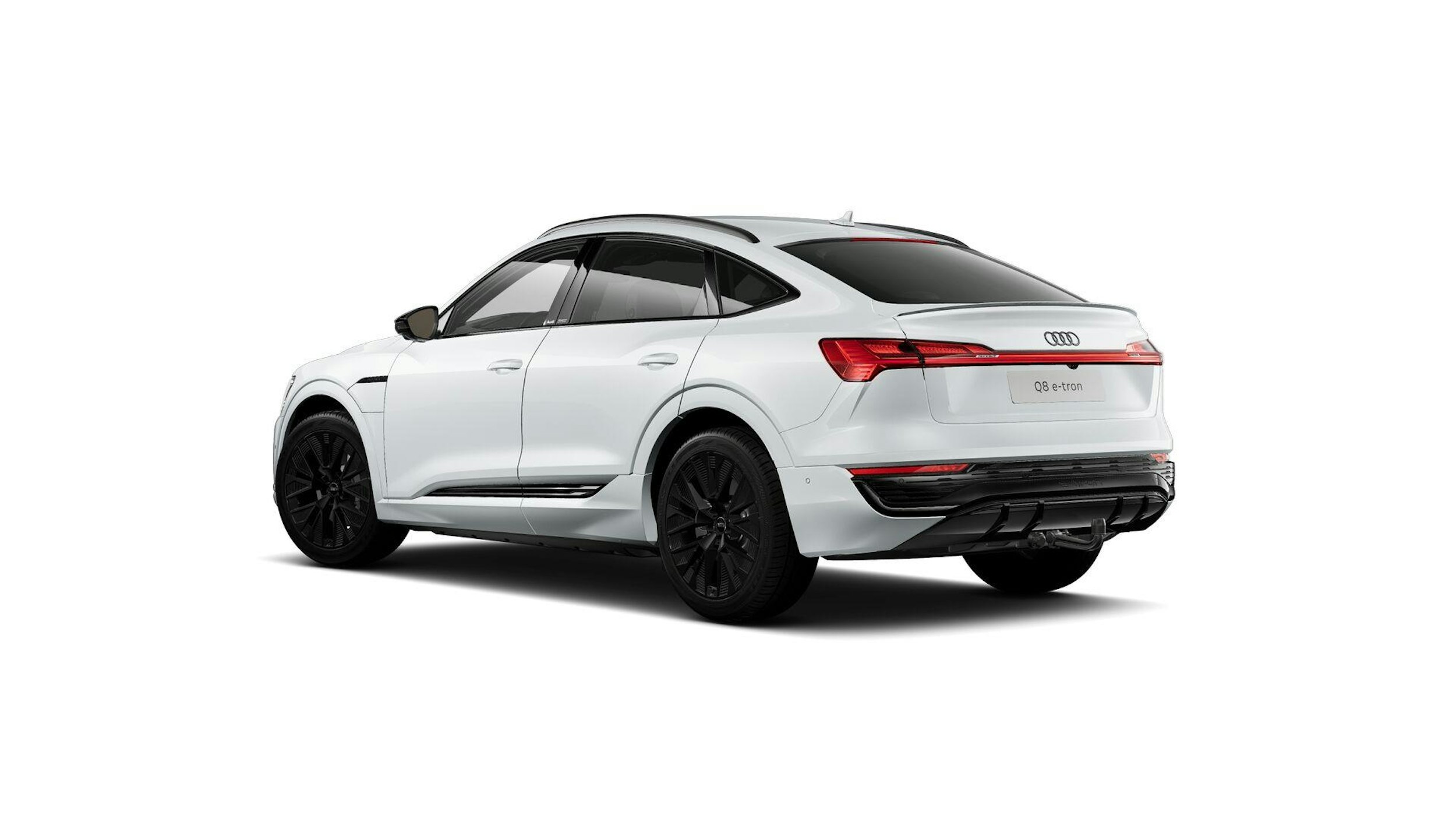 valkoinen Audi Q8 e-tron 2024 kuva 3.