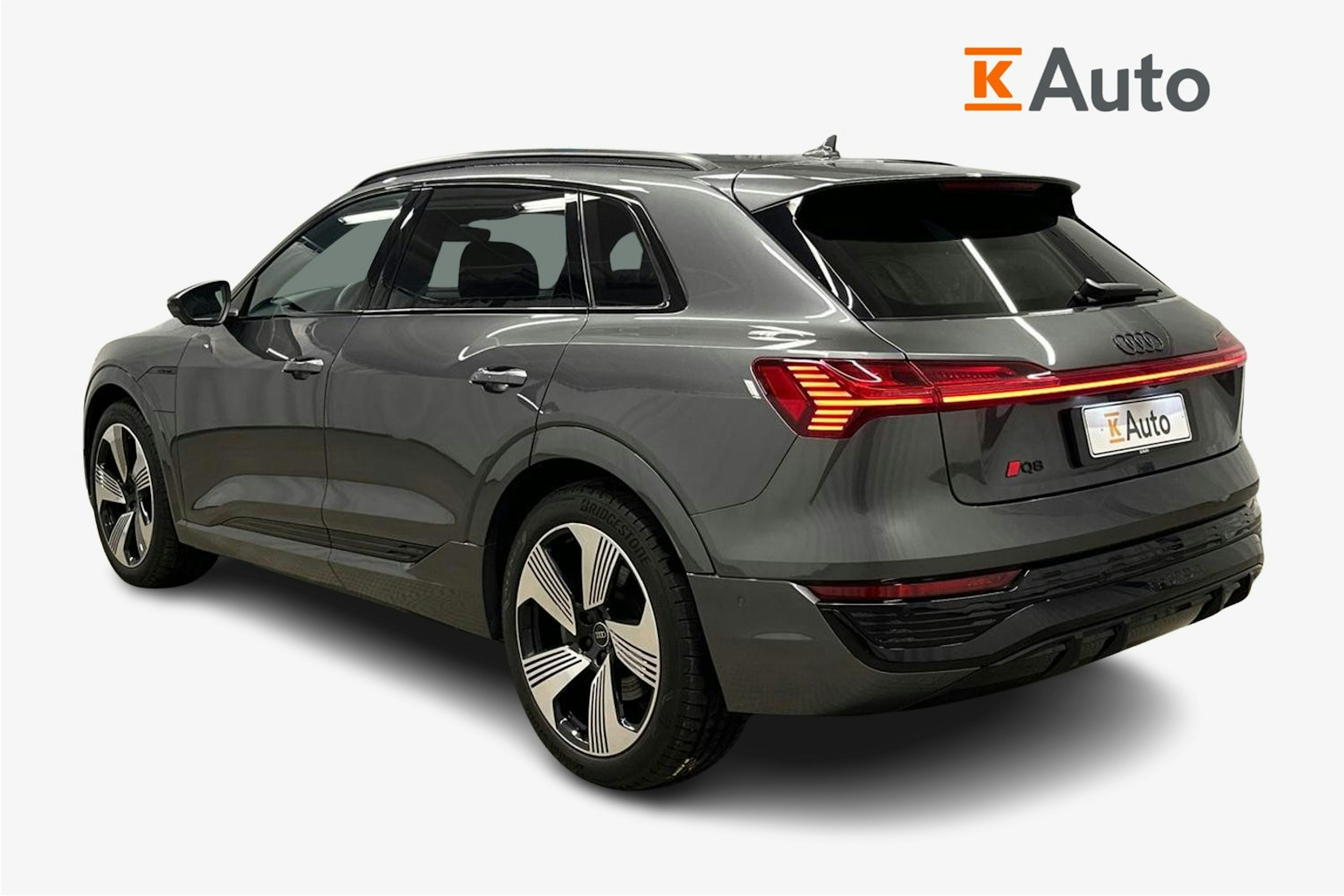 harmaa Audi Q8 e-tron 2024 kuva 2.