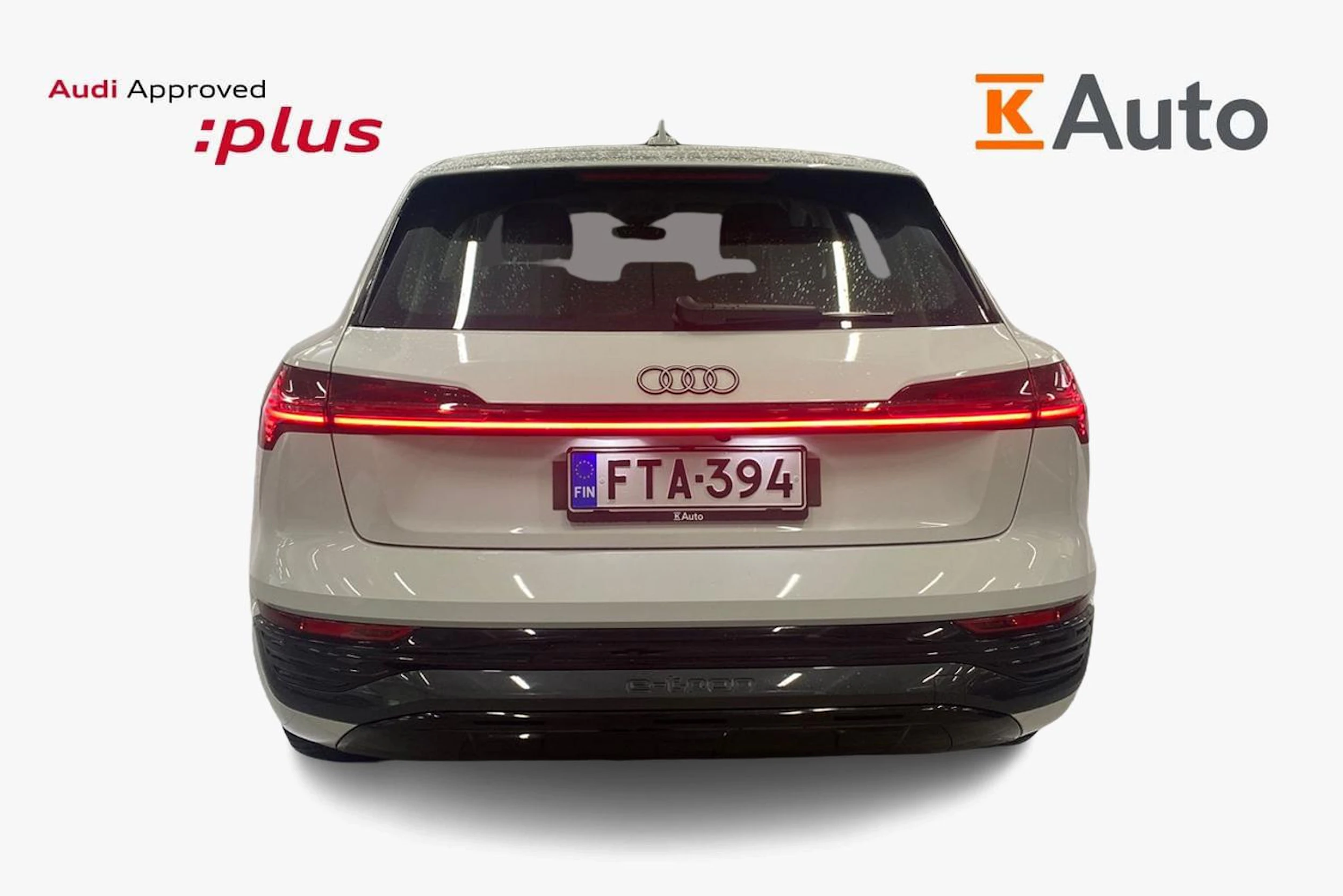 valkoinen Audi Q8 e-tron 2024 kuva 3.