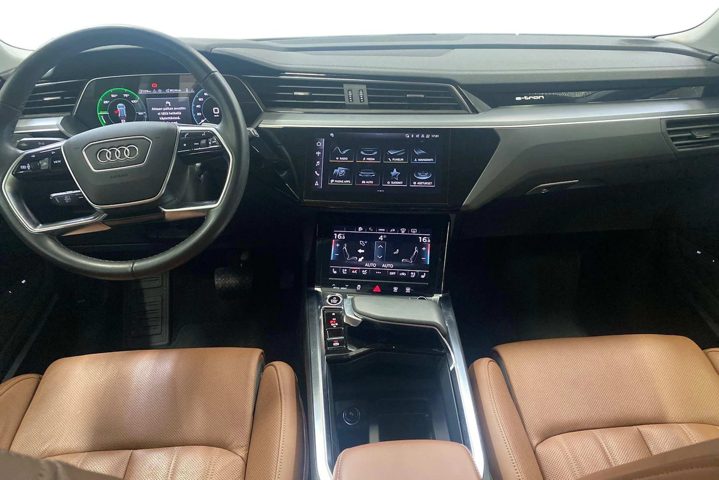 valkoinen Audi Q8 e-tron 2024 kuva 7.