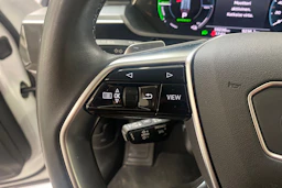 valkoinen Audi Q8 e-tron 2024 kuva 11.