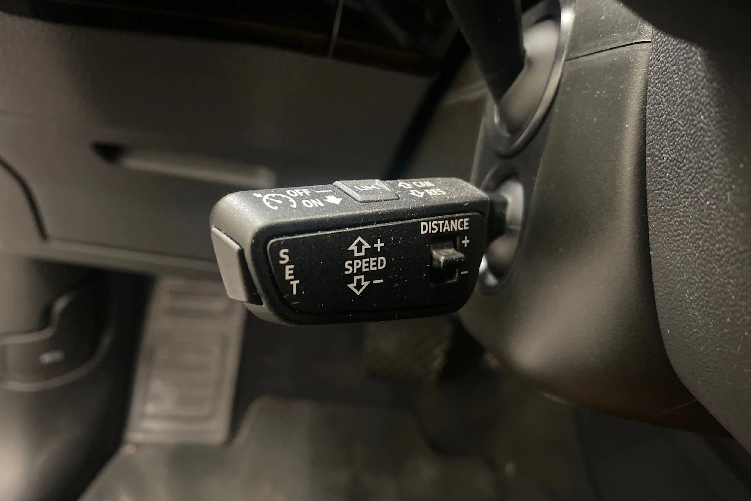 valkoinen Audi Q8 e-tron 2024 kuva 13.