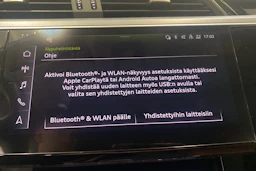 valkoinen Audi Q8 e-tron 2024 kuva 15.