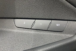 valkoinen Audi Q8 e-tron 2024 kuva 20.