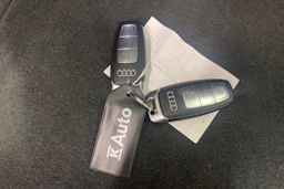 valkoinen Audi Q8 e-tron 2024 kuva 27.