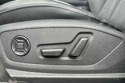 ruskea (beige) Audi Q8 e-tron 2024 kuva 16.
